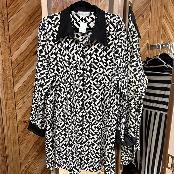 Sole Dione Jackets & Blazers - Sole Dione Studios Size 3XL Black and White Geometric Blouse